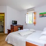 Apartments & Rooms V&M