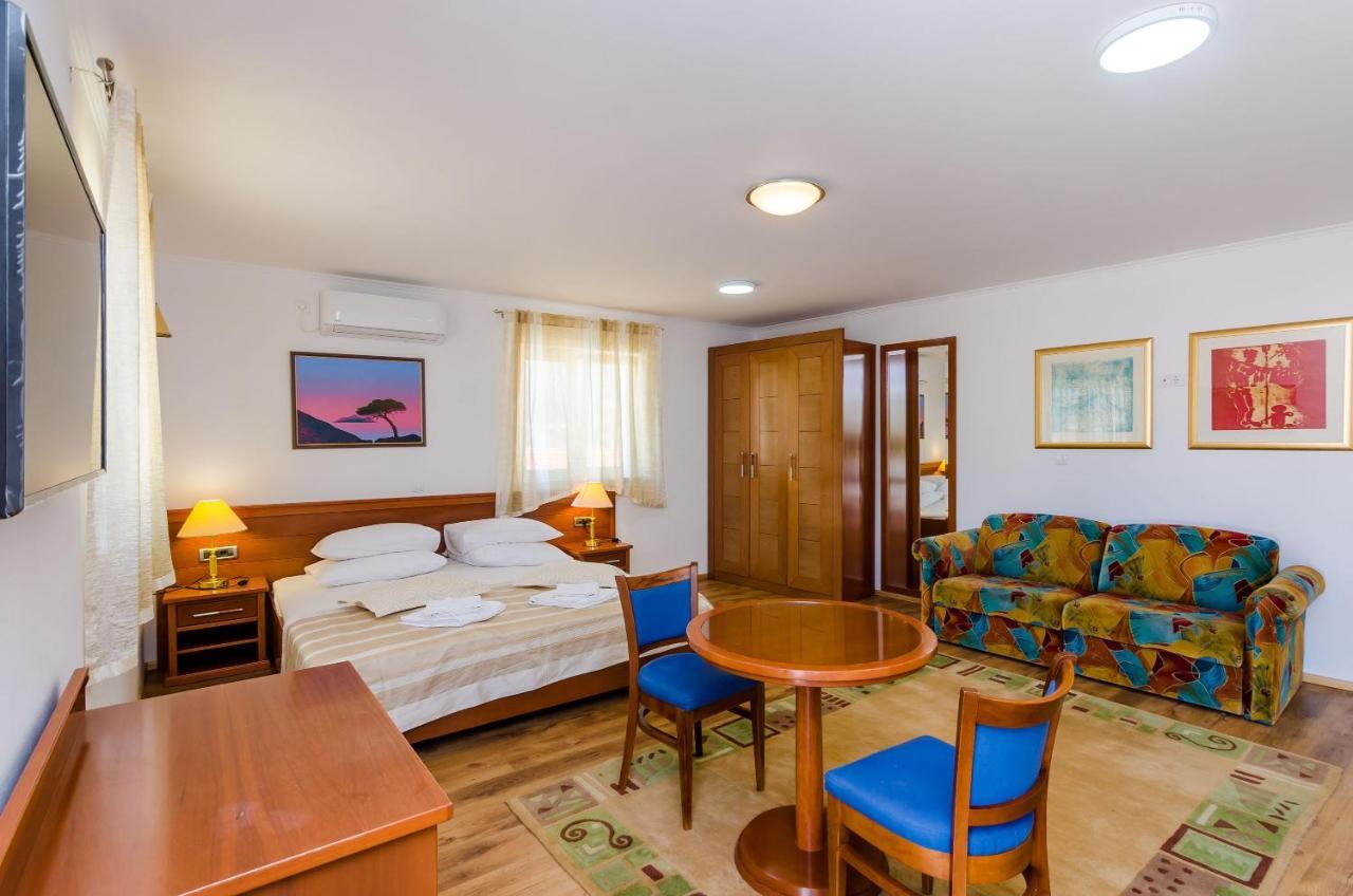Guest house & V&m